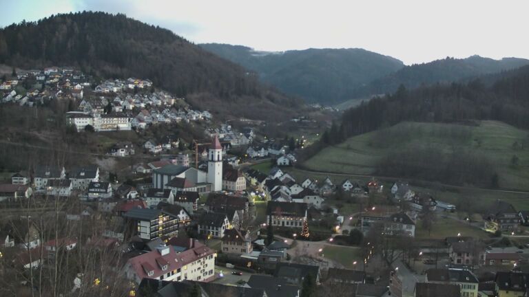 Dieses Bild zeigt eine Webcam-Aufnahme von Ottenhöfen, aufgenommen am Donnerstag, den 25.12.2025 um 17:00 Uhr