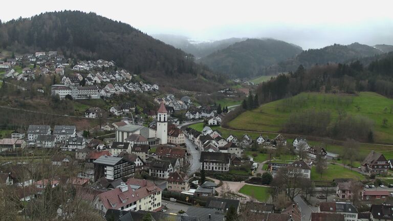 Dieses Bild zeigt eine Webcam-Aufnahme von Ottenhöfen, aufgenommen am Dienstag, den 31.03.2026 um 13:00 Uhr