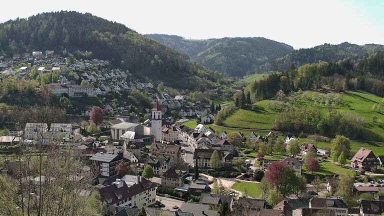 Dieses Bild zeigt eine Webcam-Aufnahme von Ottenhöfen, aufgenommen am Samstag, den 18.04.2026 um 10:30 Uhr