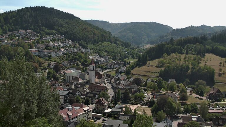 Dieses Bild zeigt eine Webcam-Aufnahme von Ottenhöfen, aufgenommen am Mittwoch, den 26.08.2026 um 13:50 Uhr