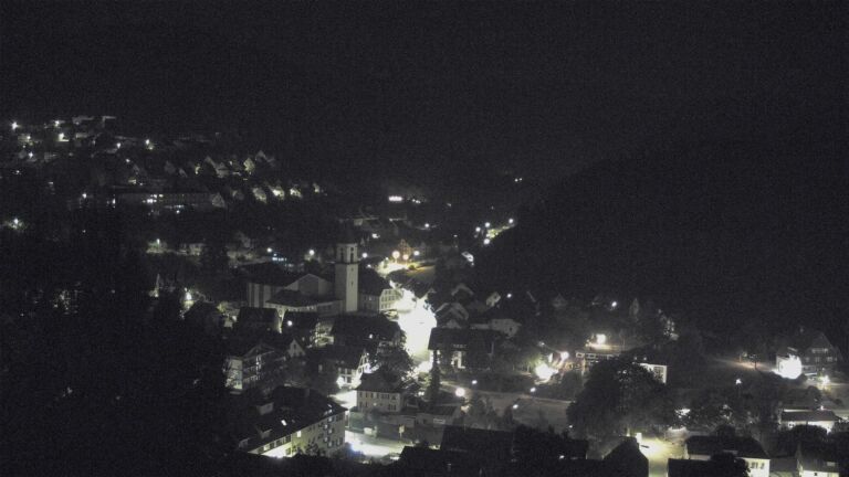 Dieses Bild zeigt eine Webcam-Aufnahme von Ottenhöfen, aufgenommen am Montag, den 17.08.2026 um 04:30 Uhr