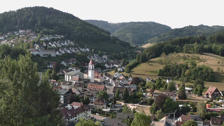 Dieses Bild zeigt eine Webcam-Aufnahme von Ottenhöfen, aufgenommen am Sonntag, den 26.07.2026 um 08:50 Uhr