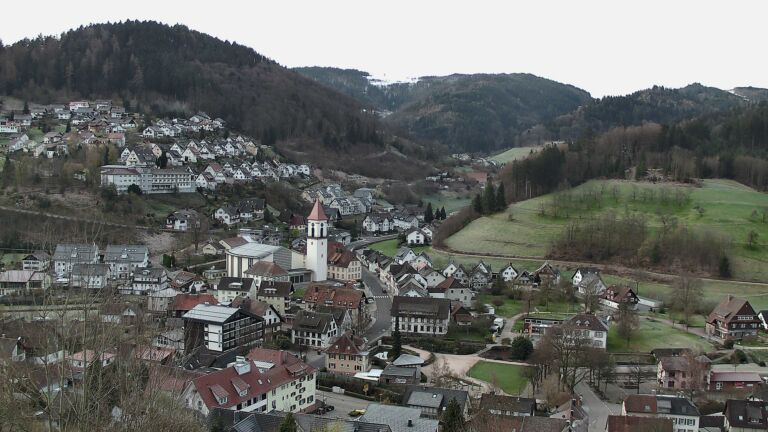 Dieses Bild zeigt eine Webcam-Aufnahme von Ottenhöfen, aufgenommen am Samstag, den 28.03.2026 um 07:00 Uhr