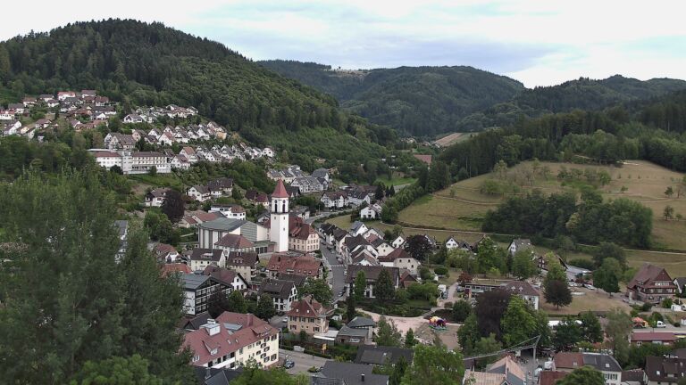 Dieses Bild zeigt eine Webcam-Aufnahme von Ottenhöfen, aufgenommen am Sonntag, den 26.07.2026 um 19:40 Uhr