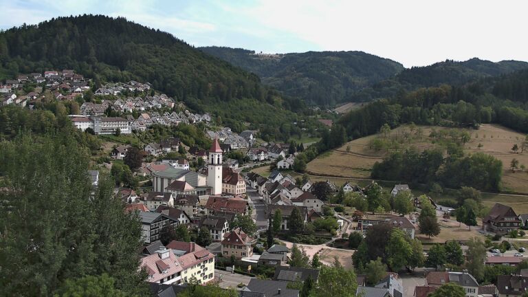 Dieses Bild zeigt eine Webcam-Aufnahme von Ottenhöfen, aufgenommen am Samstag, den 15.08.2026 um 15:50 Uhr