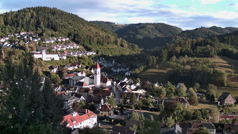 Dieses Bild zeigt eine Webcam-Aufnahme von Ottenhöfen, aufgenommen am Montag, den 31.08.2026 um 19:00 Uhr