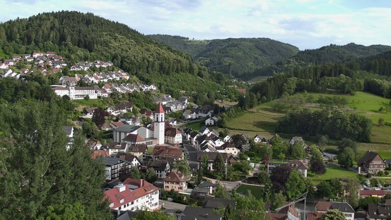Dieses Bild zeigt eine Webcam-Aufnahme von Ottenhöfen, aufgenommen am Dienstag, den 16.06.2026 um 19:10 Uhr