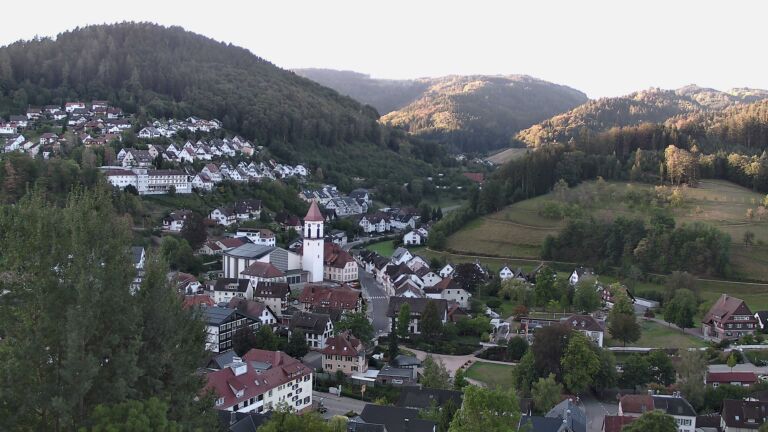 Dieses Bild zeigt eine Webcam-Aufnahme von Ottenhöfen, aufgenommen am Sonntag, den 06.09.2026 um 07:50 Uhr