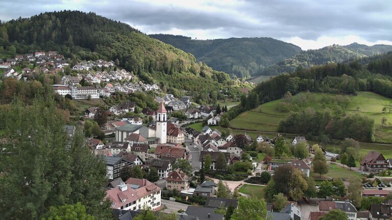 Dieses Bild zeigt eine Webcam-Aufnahme von Ottenhöfen, aufgenommen am Samstag, den 10.10.2026 um 16:10 Uhr