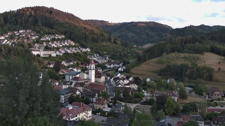 Dieses Bild zeigt eine Webcam-Aufnahme von Ottenhöfen, aufgenommen am Samstag, den 22.08.2026 um 20:10 Uhr