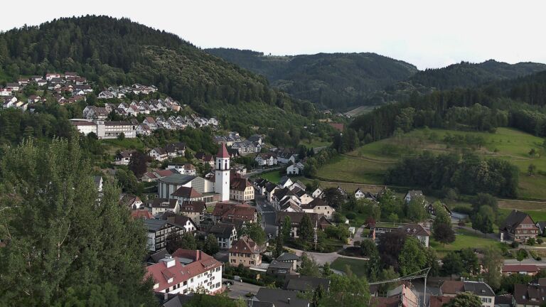 Dieses Bild zeigt eine Webcam-Aufnahme von Ottenhöfen, aufgenommen am Sonntag, den 28.06.2026 um 19:20 Uhr