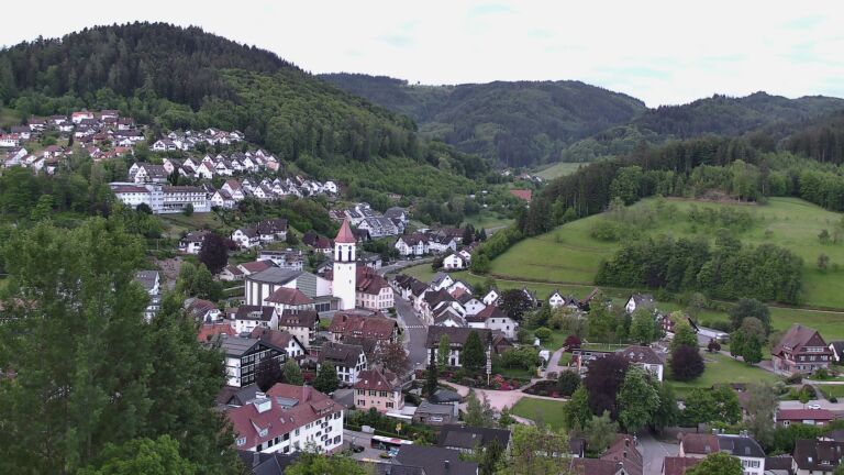 Dieses Bild zeigt eine Webcam-Aufnahme von Ottenhöfen, aufgenommen am Mittwoch, den 13.05.2026 um 06:10 Uhr