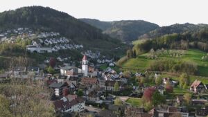 Dieses Bild zeigt eine Webcam-Aufnahme von Ottenhöfen, aufgenommen am Samstag, den 18.04.2026 um 08:10 Uhr