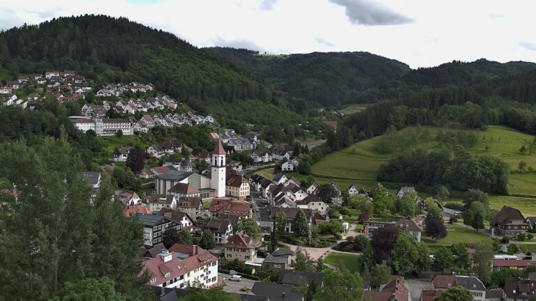 Dieses Bild zeigt eine Webcam-Aufnahme von Ottenhöfen, aufgenommen am Mittwoch, den 03.06.2026 um 17:30 Uhr