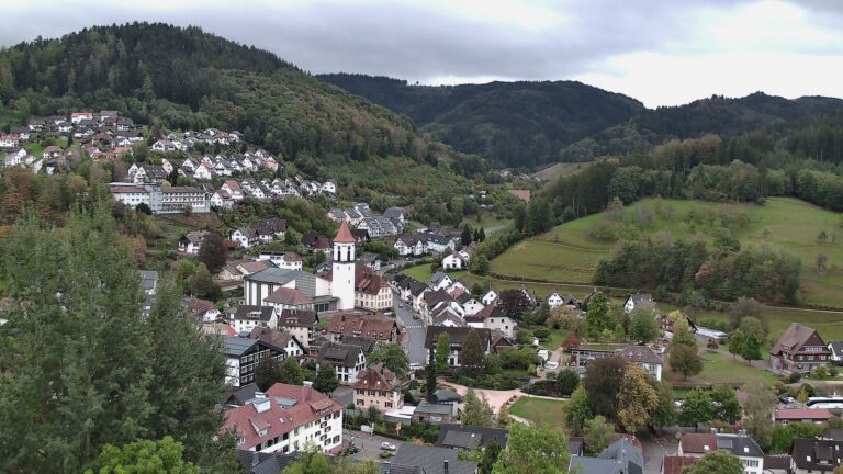 Dieses Bild zeigt eine Webcam-Aufnahme von Ottenhöfen, aufgenommen am Donnerstag, den 08.10.2026 um 08:00 Uhr