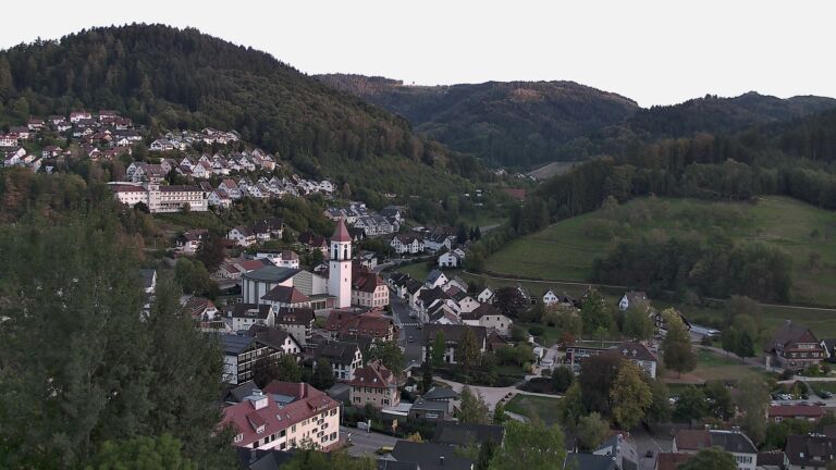 Dieses Bild zeigt eine Webcam-Aufnahme von Ottenhöfen, aufgenommen am Sonntag, den 27.09.2026 um 18:50 Uhr