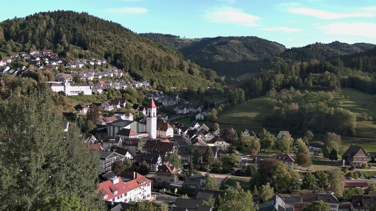 Dieses Bild zeigt eine Webcam-Aufnahme von Ottenhöfen, aufgenommen am Dienstag, den 15.09.2026 um 18:20 Uhr