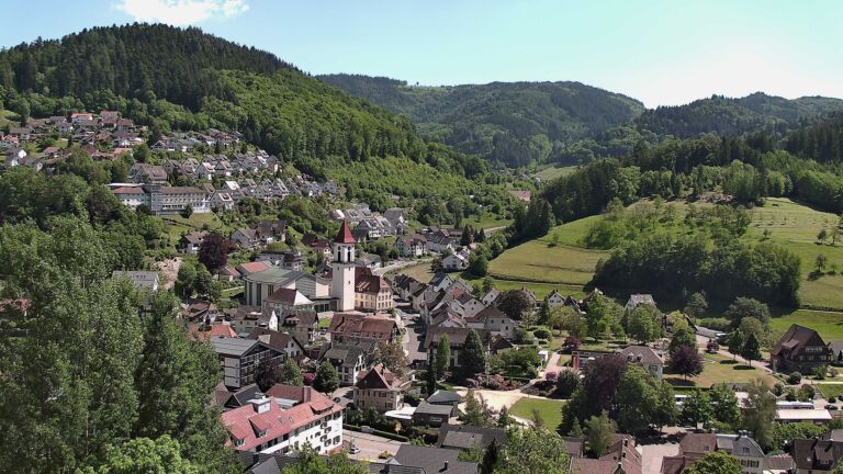 Dieses Bild zeigt eine Webcam-Aufnahme von Ottenhöfen, aufgenommen am Freitag, den 22.05.2026 um 15:00 Uhr