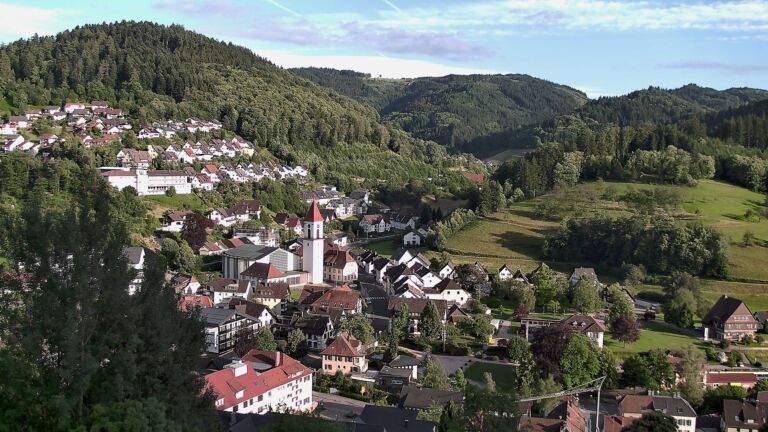 Dieses Bild zeigt eine Webcam-Aufnahme von Ottenhöfen, aufgenommen am Sonntag, den 14.06.2026 um 19:40 Uhr