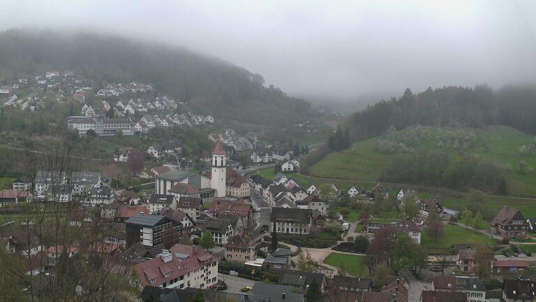 Dieses Bild zeigt eine Webcam-Aufnahme von Ottenhöfen, aufgenommen am Montag, den 13.04.2026 um 14:00 Uhr