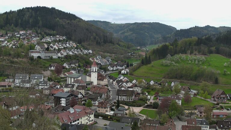 Dieses Bild zeigt eine Webcam-Aufnahme von Ottenhöfen, aufgenommen am Mittwoch, den 15.04.2026 um 16:30 Uhr