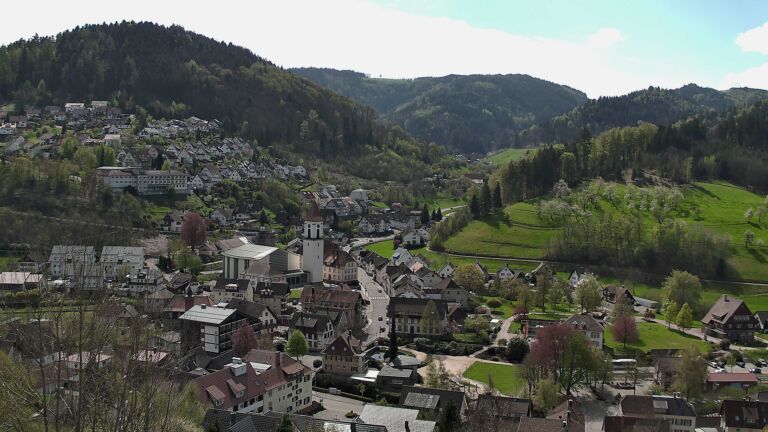 Dieses Bild zeigt eine Webcam-Aufnahme von Ottenhöfen, aufgenommen am Donnerstag, den 16.04.2026 um 12:10 Uhr