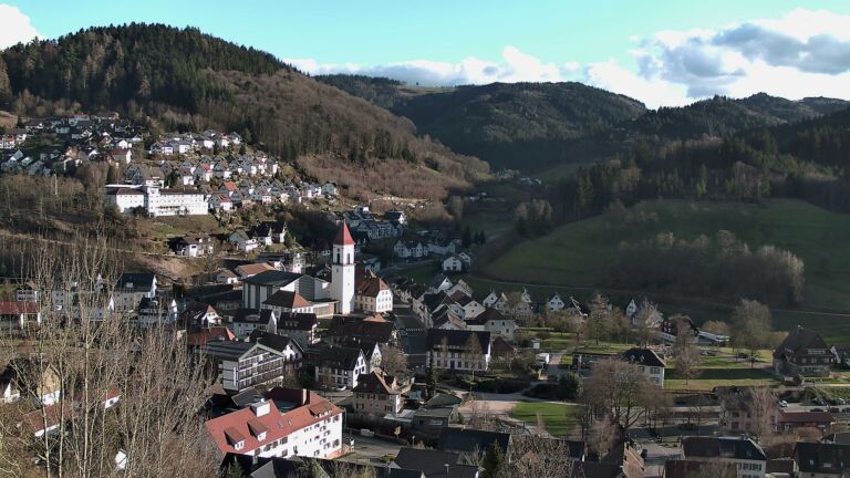 Dieses Bild zeigt eine Webcam-Aufnahme von Ottenhöfen, aufgenommen am Sonntag, den 01.03.2026 um 16:50 Uhr