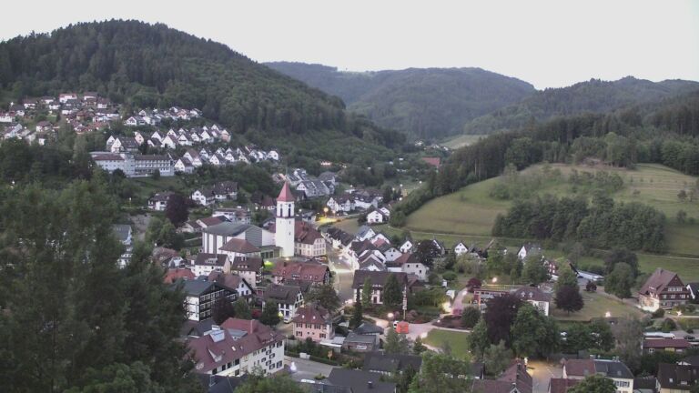 Dieses Bild zeigt eine Webcam-Aufnahme von Ottenhöfen, aufgenommen am Montag, den 25.05.2026 um 05:00 Uhr