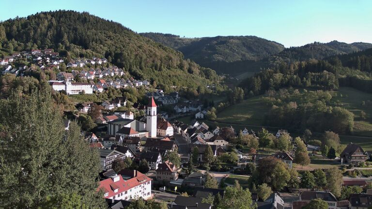 Dieses Bild zeigt eine Webcam-Aufnahme von Ottenhöfen, aufgenommen am Dienstag, den 22.09.2026 um 18:00 Uhr