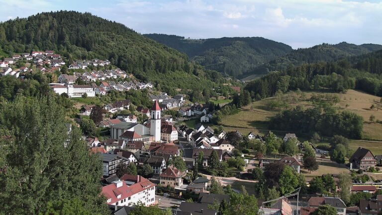 Dieses Bild zeigt eine Webcam-Aufnahme von Ottenhöfen, aufgenommen am Dienstag, den 14.07.2026 um 18:40 Uhr