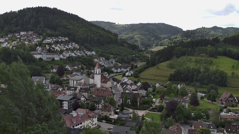 Dieses Bild zeigt eine Webcam-Aufnahme von Ottenhöfen, aufgenommen am Sonntag, den 07.06.2026 um 11:00 Uhr