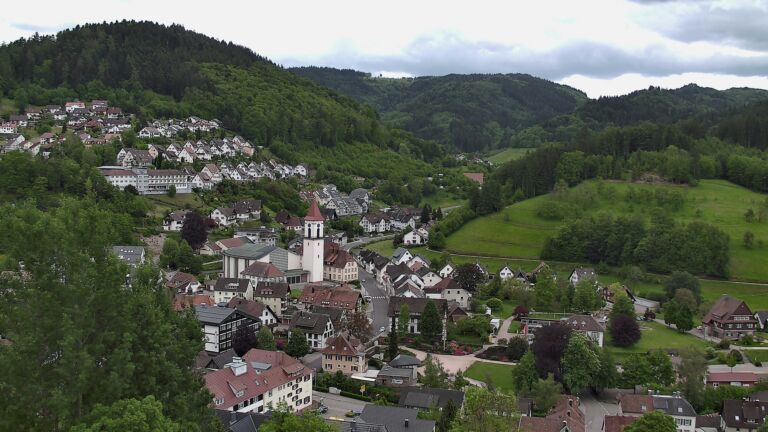 Dieses Bild zeigt eine Webcam-Aufnahme von Ottenhöfen, aufgenommen am Dienstag, den 12.05.2026 um 16:20 Uhr