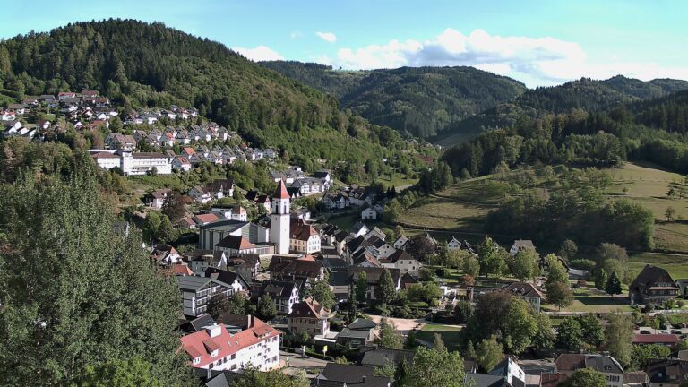 Dieses Bild zeigt eine Webcam-Aufnahme von Ottenhöfen, aufgenommen am Samstag, den 05.09.2026 um 17:30 Uhr