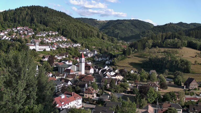 Dieses Bild zeigt eine Webcam-Aufnahme von Ottenhöfen, aufgenommen am Dienstag, den 21.07.2026 um 19:10 Uhr