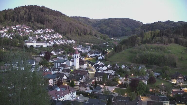 Dieses Bild zeigt eine Webcam-Aufnahme von Ottenhöfen, aufgenommen am Freitag, den 24.04.2026 um 21:00 Uhr