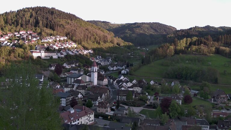 Dieses Bild zeigt eine Webcam-Aufnahme von Ottenhöfen, aufgenommen am Sonntag, den 26.04.2026 um 19:50 Uhr