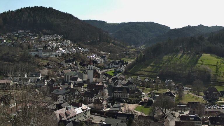 Dieses Bild zeigt eine Webcam-Aufnahme von Ottenhöfen, aufgenommen am Freitag, den 27.02.2026 um 13:30 Uhr