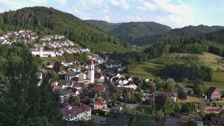 Dieses Bild zeigt eine Webcam-Aufnahme von Ottenhöfen, aufgenommen am Dienstag, den 26.05.2026 um 19:50 Uhr