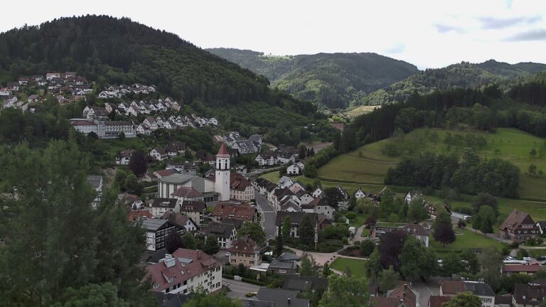 Dieses Bild zeigt eine Webcam-Aufnahme von Ottenhöfen, aufgenommen am Sonntag, den 07.06.2026 um 10:50 Uhr