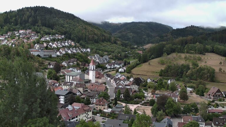 Dieses Bild zeigt eine Webcam-Aufnahme von Ottenhöfen, aufgenommen am Donnerstag, den 20.08.2026 um 08:00 Uhr