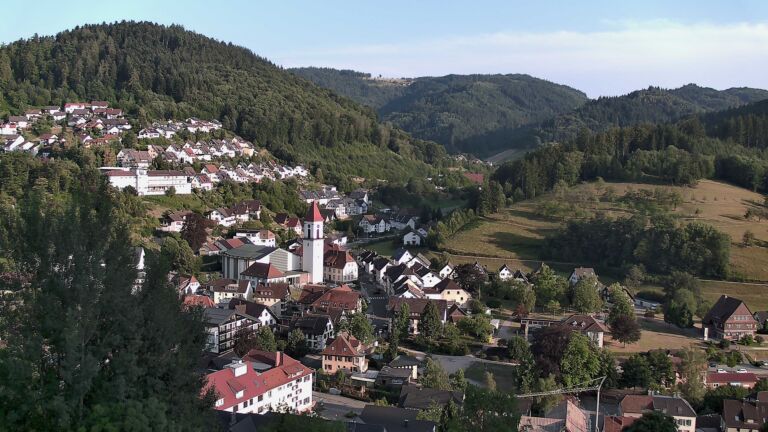 Dieses Bild zeigt eine Webcam-Aufnahme von Ottenhöfen, aufgenommen am Samstag, den 18.07.2026 um 19:40 Uhr