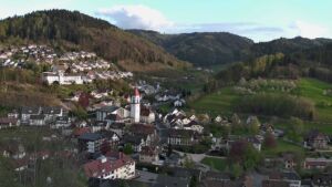 Dieses Bild zeigt eine Webcam-Aufnahme von Ottenhöfen, aufgenommen am Freitag, den 17.04.2026 um 19:30 Uhr