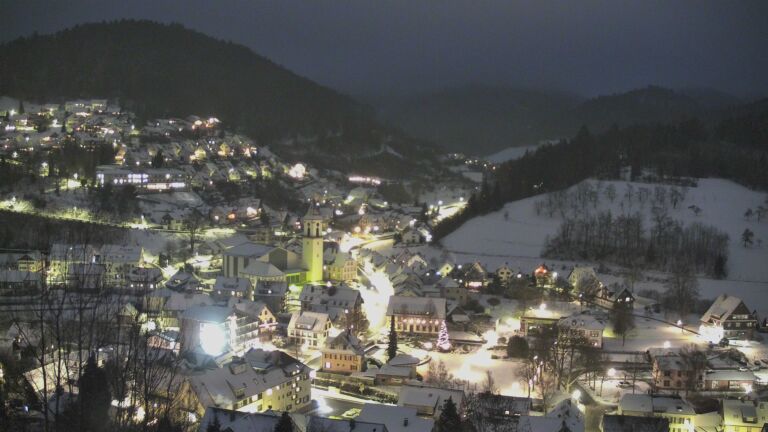 Dieses Bild zeigt eine Webcam-Aufnahme von Ottenhöfen, aufgenommen am Dienstag, den 06.01.2026 um 17:30 Uhr