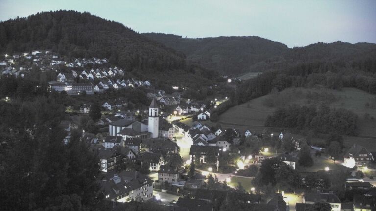 Dieses Bild zeigt eine Webcam-Aufnahme von Ottenhöfen, aufgenommen am Montag, den 08.06.2026 um 04:30 Uhr