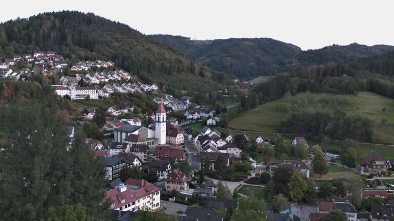 Dieses Bild zeigt eine Webcam-Aufnahme von Ottenhöfen, aufgenommen am Freitag, den 18.09.2026 um 19:40 Uhr