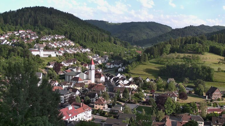 Dieses Bild zeigt eine Webcam-Aufnahme von Ottenhöfen, aufgenommen am Dienstag, den 26.05.2026 um 19:20 Uhr