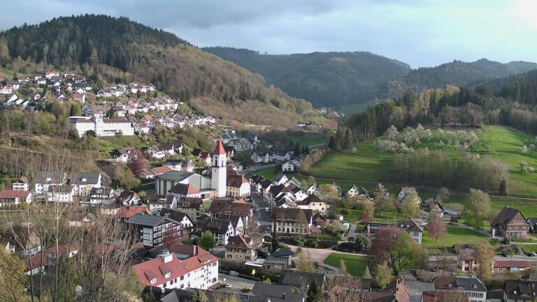 Dieses Bild zeigt eine Webcam-Aufnahme von Ottenhöfen, aufgenommen am Dienstag, den 14.04.2026 um 18:50 Uhr