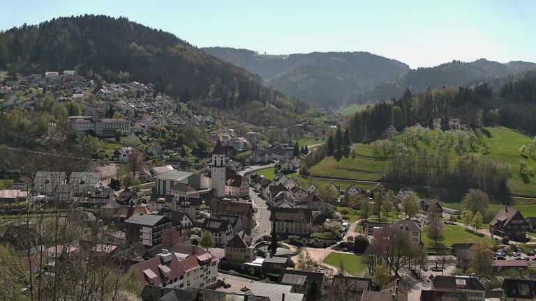 Dieses Bild zeigt eine Webcam-Aufnahme von Ottenhöfen, aufgenommen am Samstag, den 11.04.2026 um 13:00 Uhr