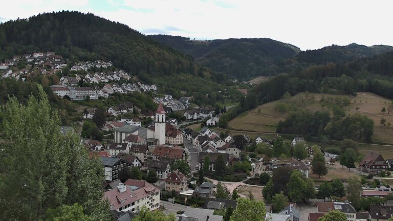 Dieses Bild zeigt eine Webcam-Aufnahme von Ottenhöfen, aufgenommen am Mittwoch, den 19.08.2026 um 13:40 Uhr