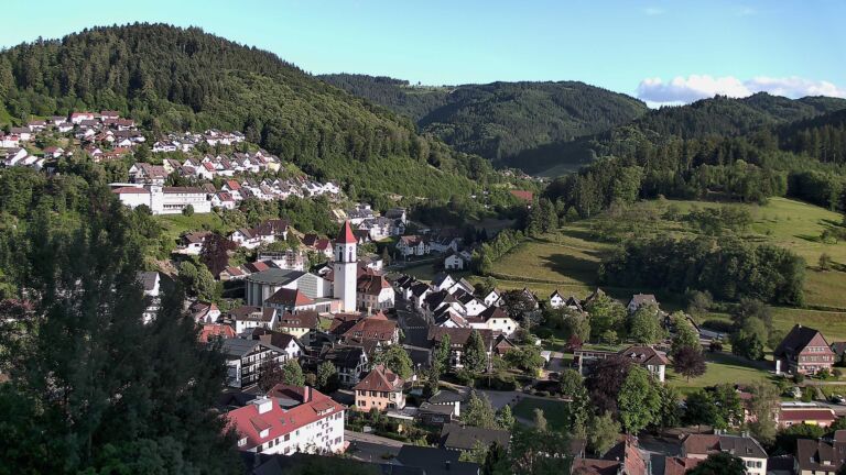 Dieses Bild zeigt eine Webcam-Aufnahme von Ottenhöfen, aufgenommen am Freitag, den 05.06.2026 um 19:40 Uhr